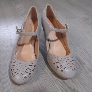 🖤 Journee Collection Elsa Buckle Pump – GREY (Size 7, NIB) Rare & Discontinued